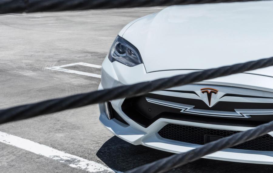  Tesla Model S P90D by Larte Design 2016 года  (фото 4 из 5)